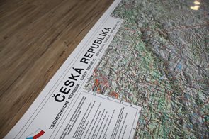 Nástenná mapa ČR 1:250 tis. 119x204 cm laminovaná a tubus