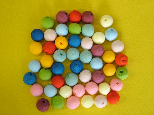 Levně Sada vatových kuliček v mixu barev - 50 kusů